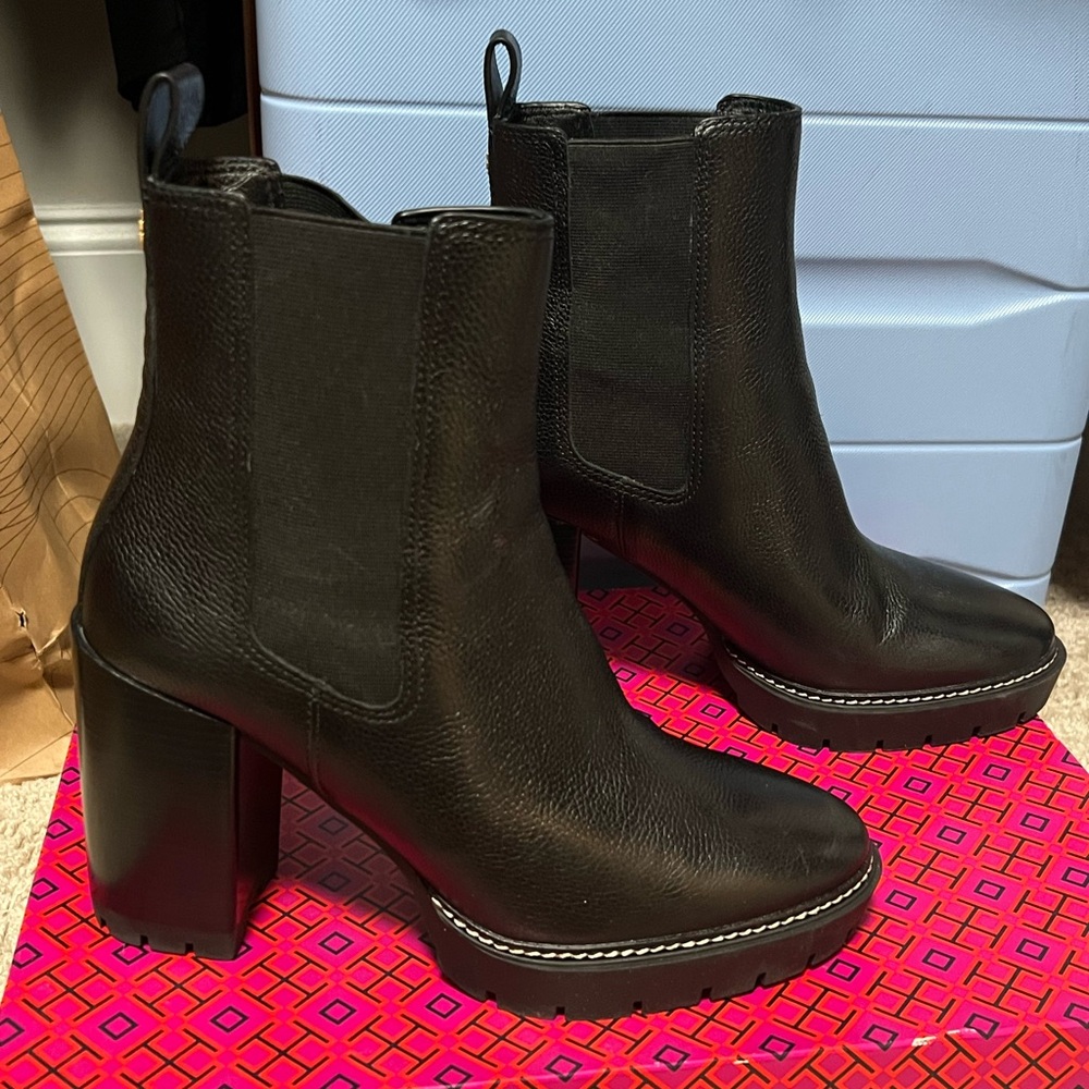 Tory Burch Carson Lug Boot sz 11